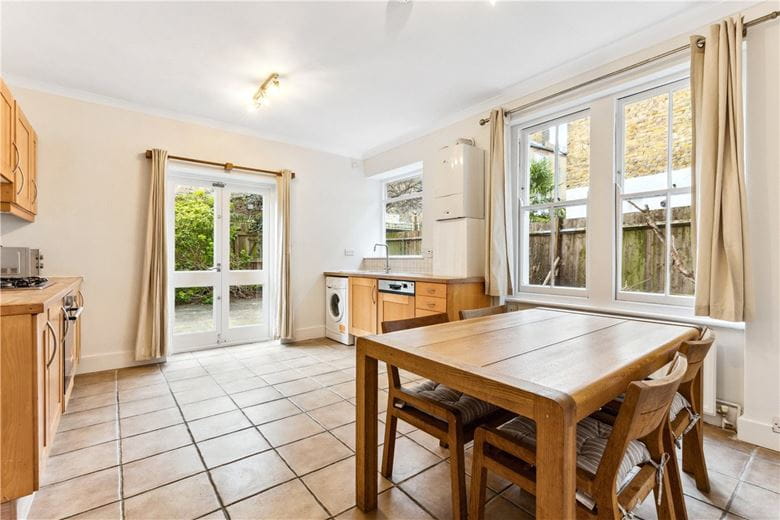 2 bedroom flat, Aristotle Road, London SW4 - Available