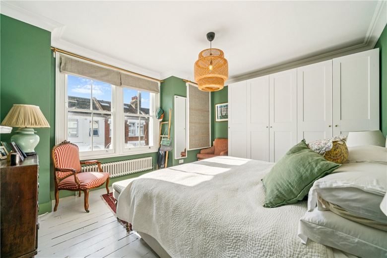 3 bedroom house, Fairlight Road, London SW17 - Available