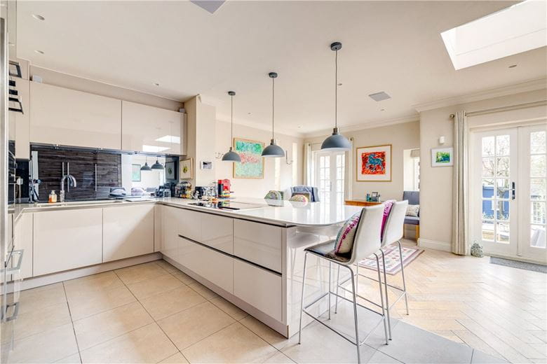 4 bedroom house, Ellerton Road, London SW18 - Available