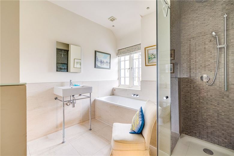 4 bedroom house, Ellerton Road, London SW18 - Available