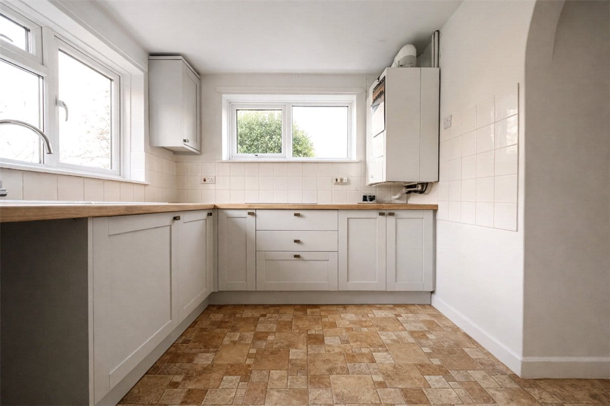 3 bedroom house, Stoke Charity Road, Kings Worthy SO21 - Let Agreed