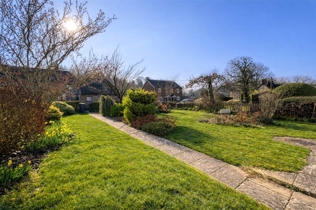 2 bedroom cottage, Winchester Street, Leckford SO20 - Let Agreed