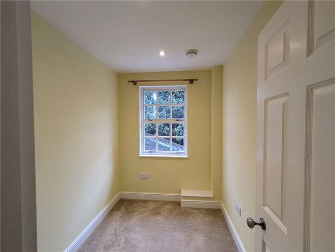 2 bedroom flat, St Cross Road, Winchester SO23 - Available