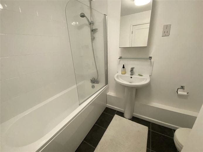 2 bedroom flat, Lantern Court, Christchurch Road SO23 - Available