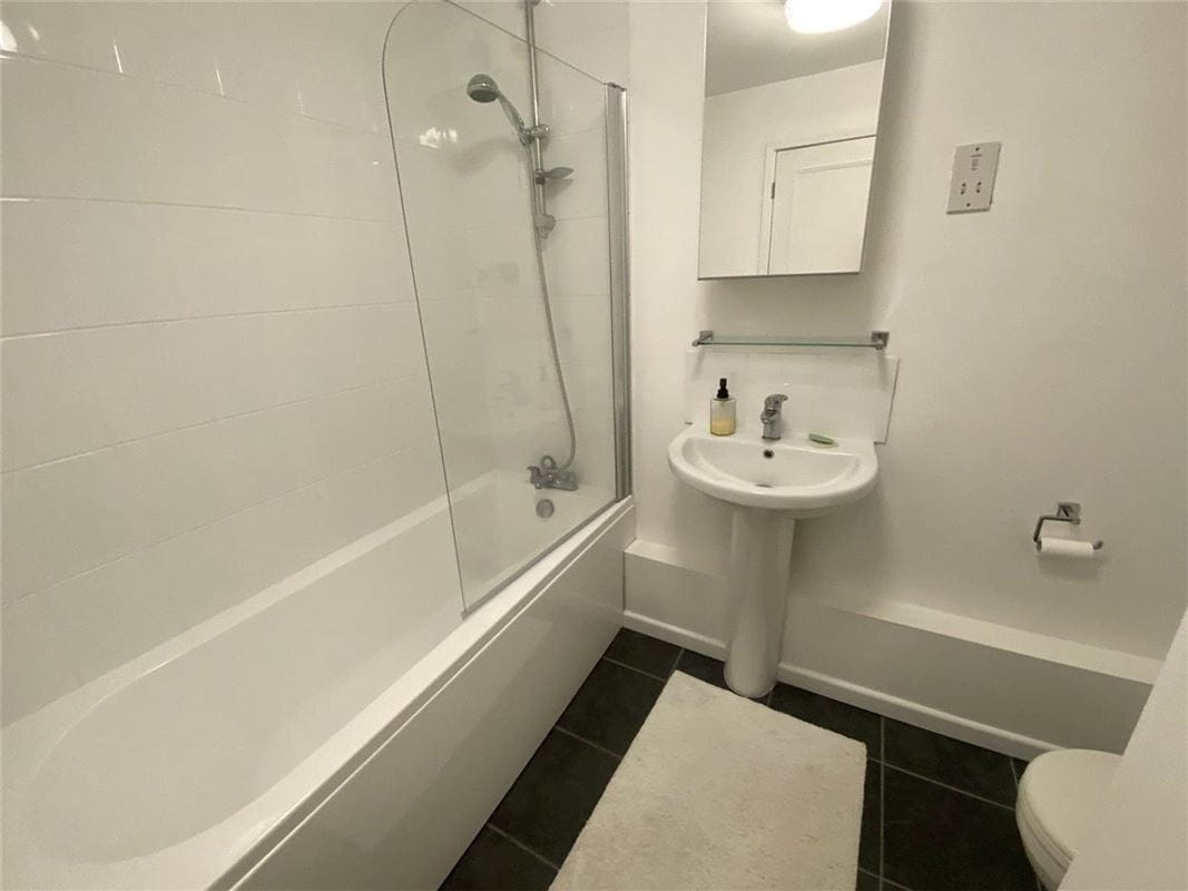 2 bedroom flat, Lantern Court, Christchurch Road SO23 - Available