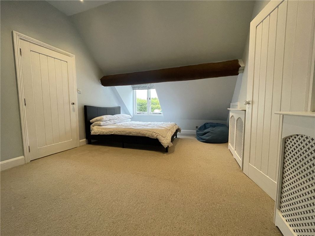 1 bedroom flat, Rectory Road, Oakley RG23