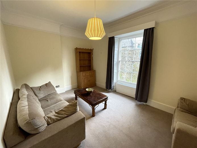 2 bedroom house, The Close, Winchester SO23 - Available