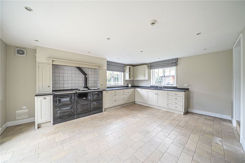 4 bedroom house, North Park Farm, Little Somborne SO20 - Available