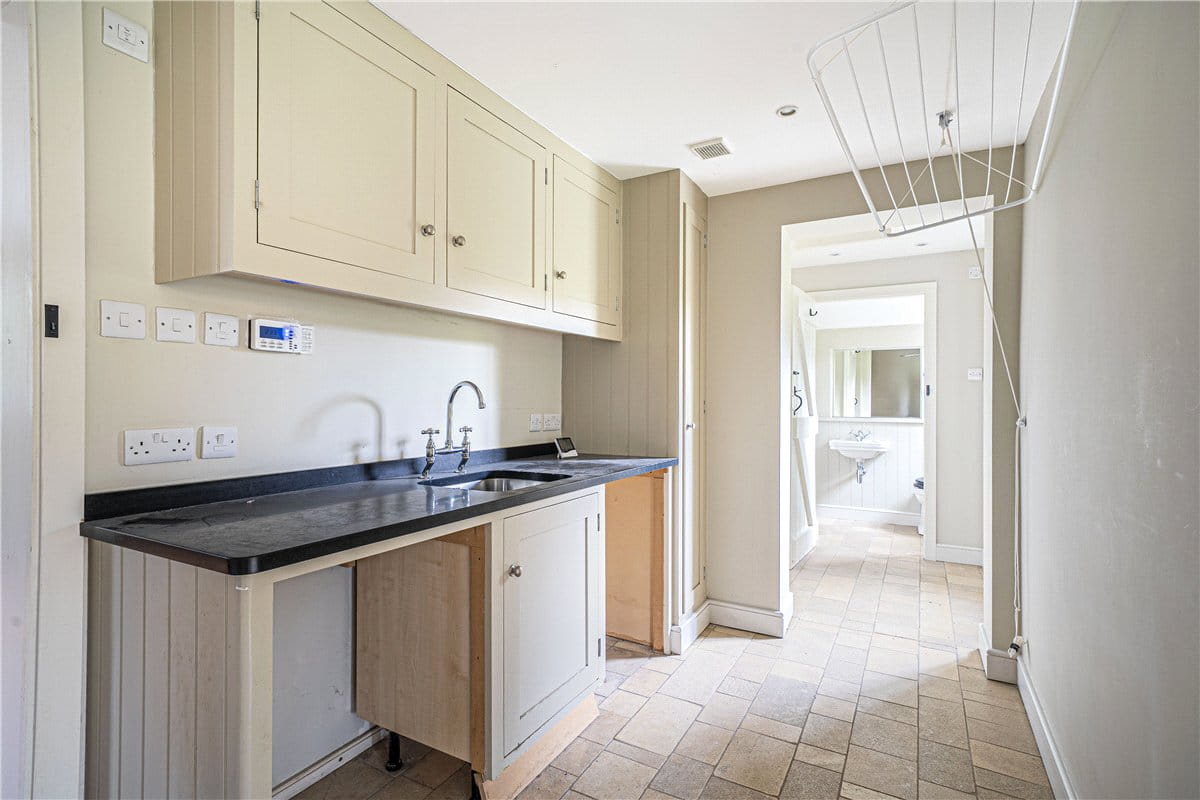 4 bedroom house, North Park Farm, Little Somborne SO20 - Available