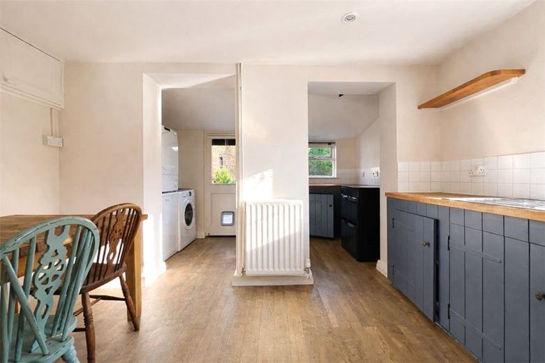 3 bedroom cottage, Rectory Road, Oakley RG23 - Available