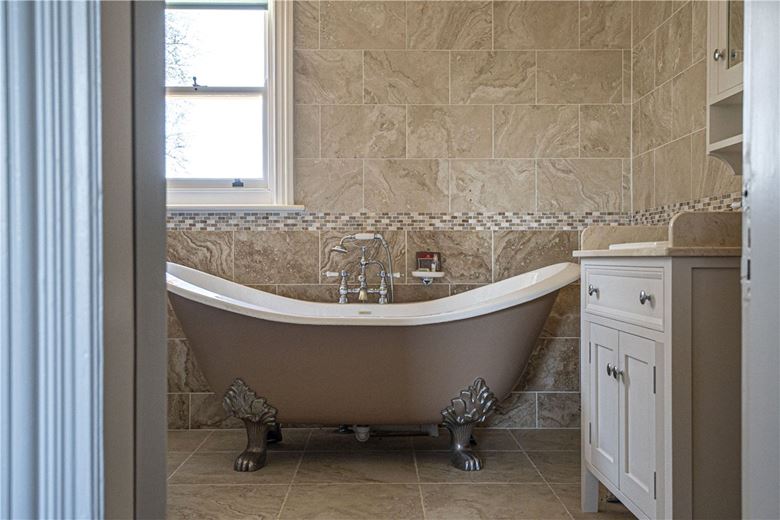 4 bedroom house, Fullerton, Andover SP11 - Let Agreed