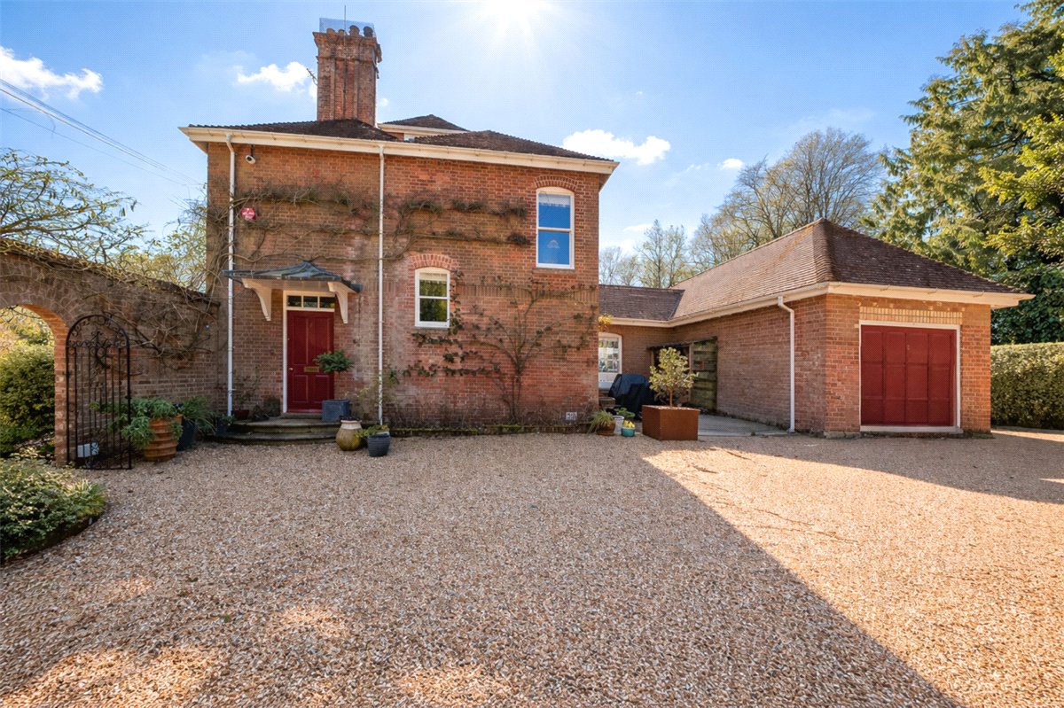 4 bedroom house, Fullerton, Andover SP11 - Let Agreed