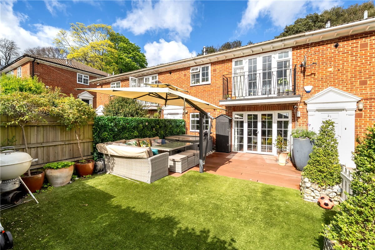 2 bedroom flat, Dawn Gardens, Winchester SO22 - Available