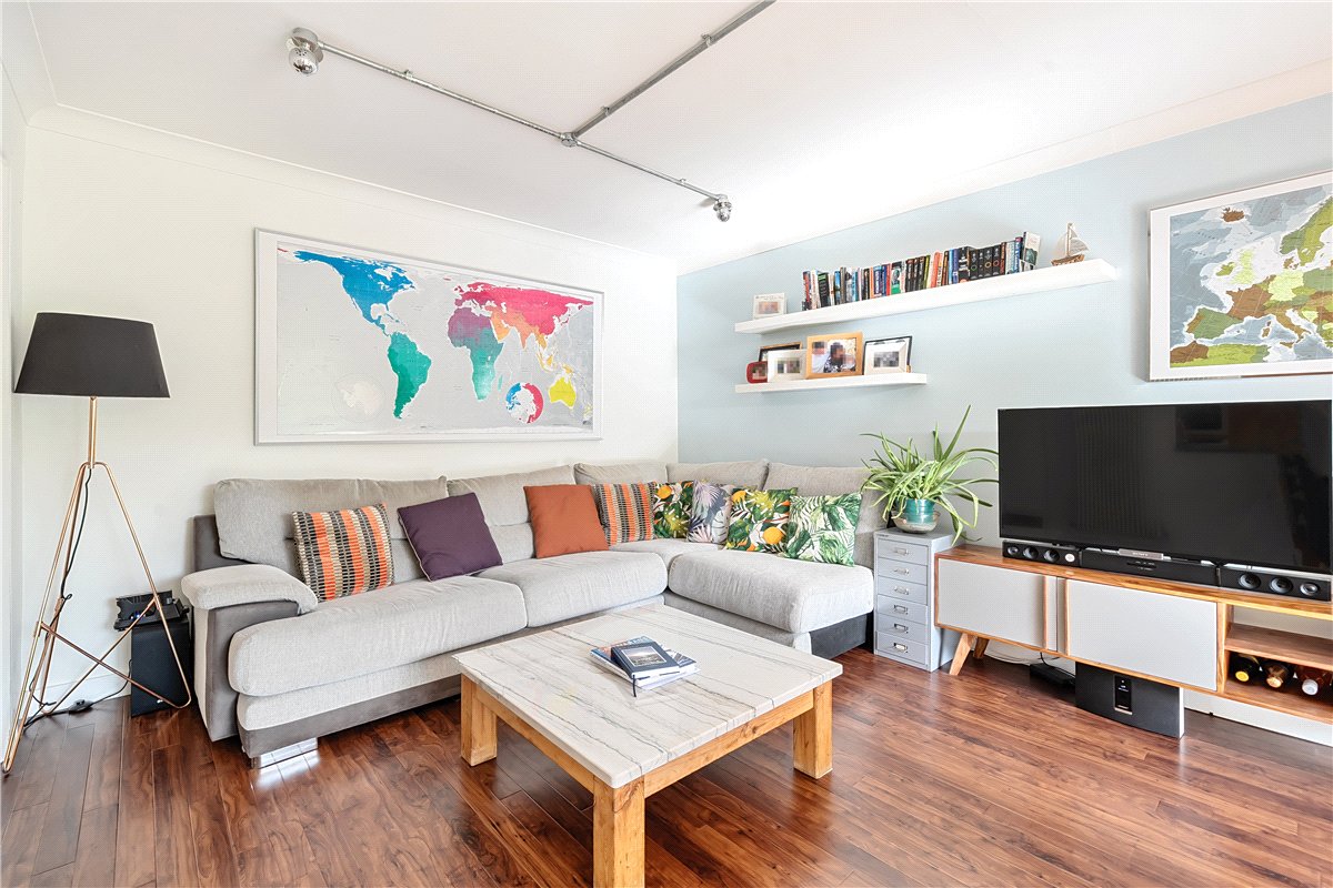 2 bedroom flat, Dawn Gardens, Winchester SO22 - Available