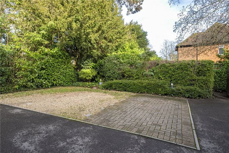 3 bedroom flat, Bereweeke Road, Winchester SO22 - Available