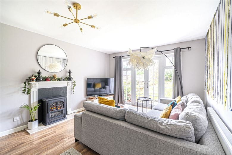 2 bedroom maisonette, Dawn Gardens, Winchester SO22 - Available