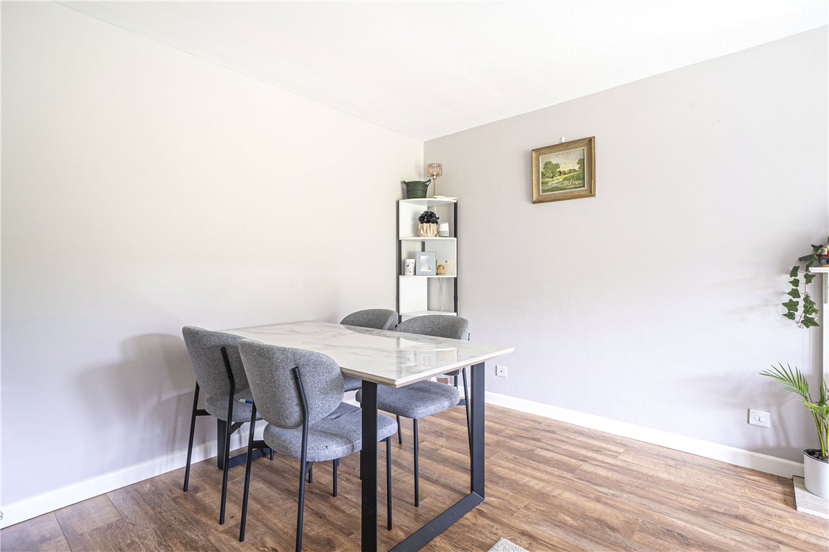 2 bedroom maisonette, Dawn Gardens, Winchester SO22 - Available