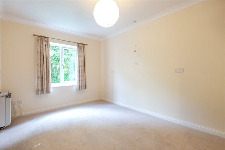2 bedroom flat, Old Parsonage Court, Otterbourne SO21 - Available