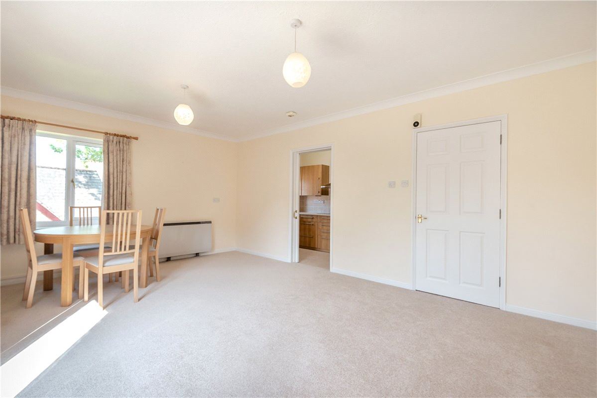2 bedroom flat, Old Parsonage Court, Otterbourne SO21 - Available
