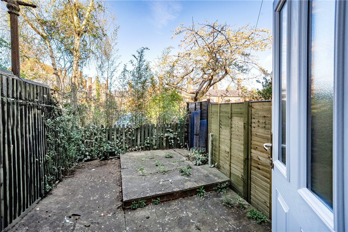 1 bedroom flat, Eastgate Street, Winchester SO23 - Sold STC