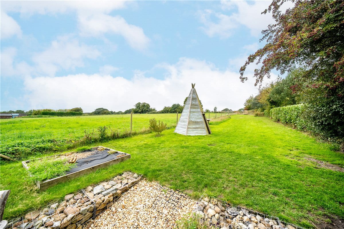 3 bedroom house, Trampers Lane, North Boarhunt PO17 - Available