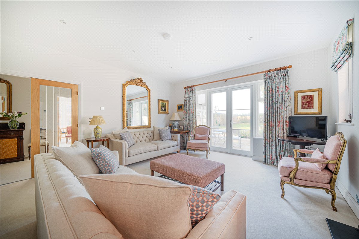 4 bedroom house, Houghton Farm Close, Houghton SO20 - Available