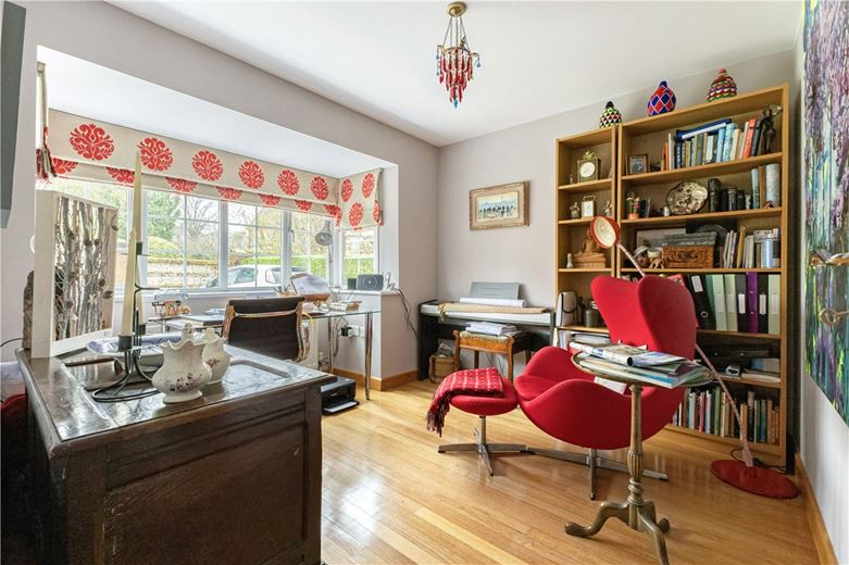 4 bedroom house, Edgar Road, Winchester SO23 - Available