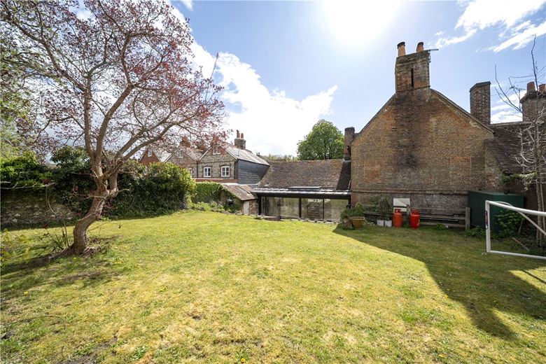 5 bedroom house, East Street, Hambledon PO7 - Available