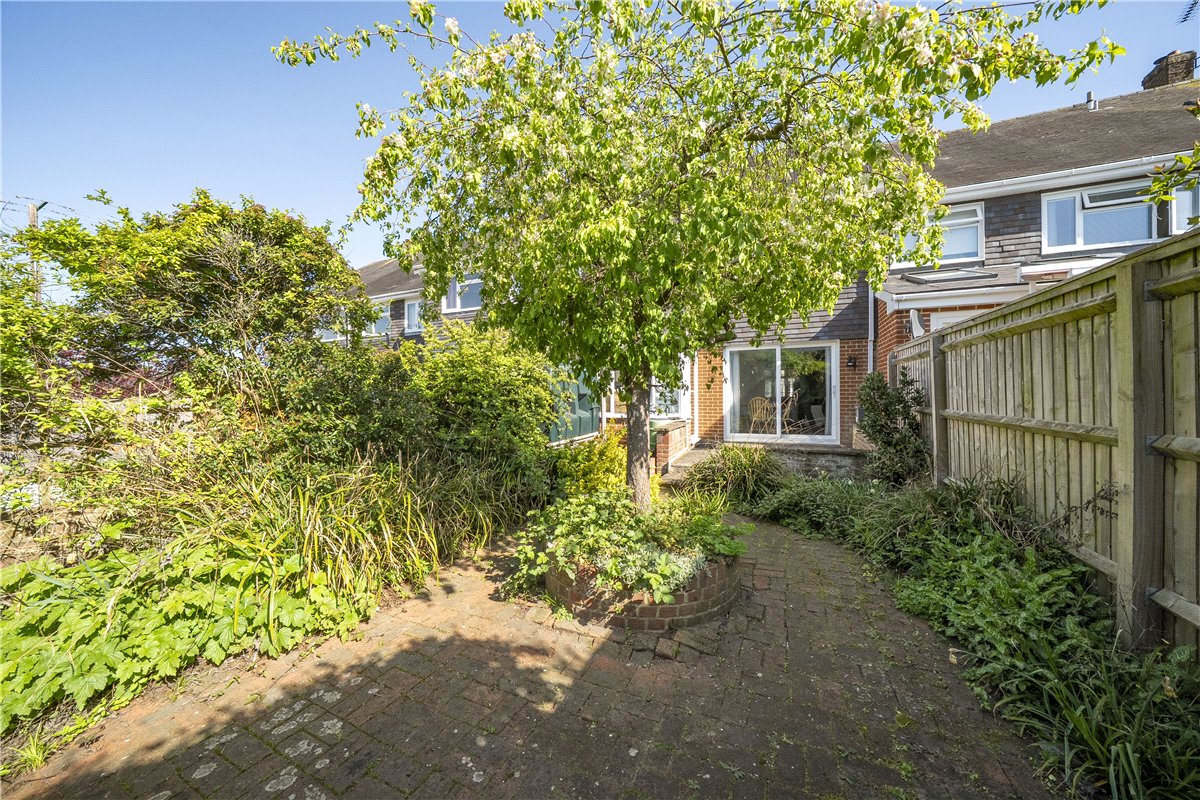 3 bedroom house, Nelson Close, Stockbridge SO20 - Available