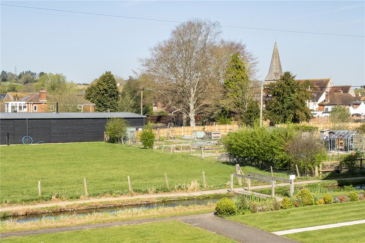 3 bedroom house, Nelson Close, Stockbridge SO20 - Available