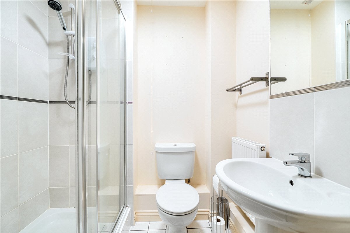 2 bedroom flat, Winton Close, Winchester SO22 - Sold STC