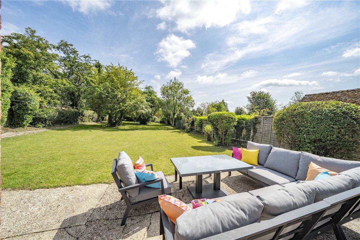 3 bedroom house, Burnett Close, Winchester SO22 - Sold