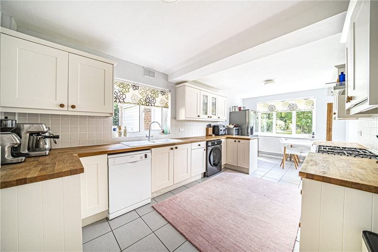 3 bedroom house, Burnett Close, Winchester SO22 - Sold