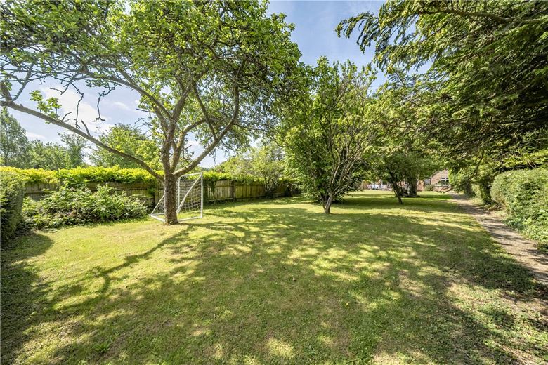 3 bedroom house, Burnett Close, Winchester SO22 - Sold