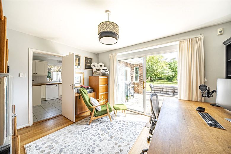 3 bedroom house, Burnett Close, Winchester SO22 - Sold