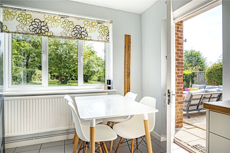 3 bedroom house, Burnett Close, Winchester SO22 - Sold