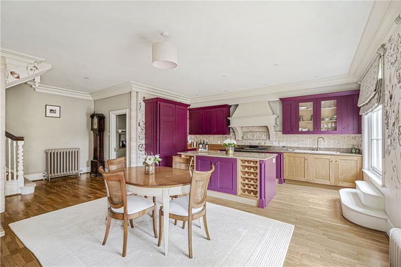 3 bedroom flat, Burton Park, Duncton GU28 - Available