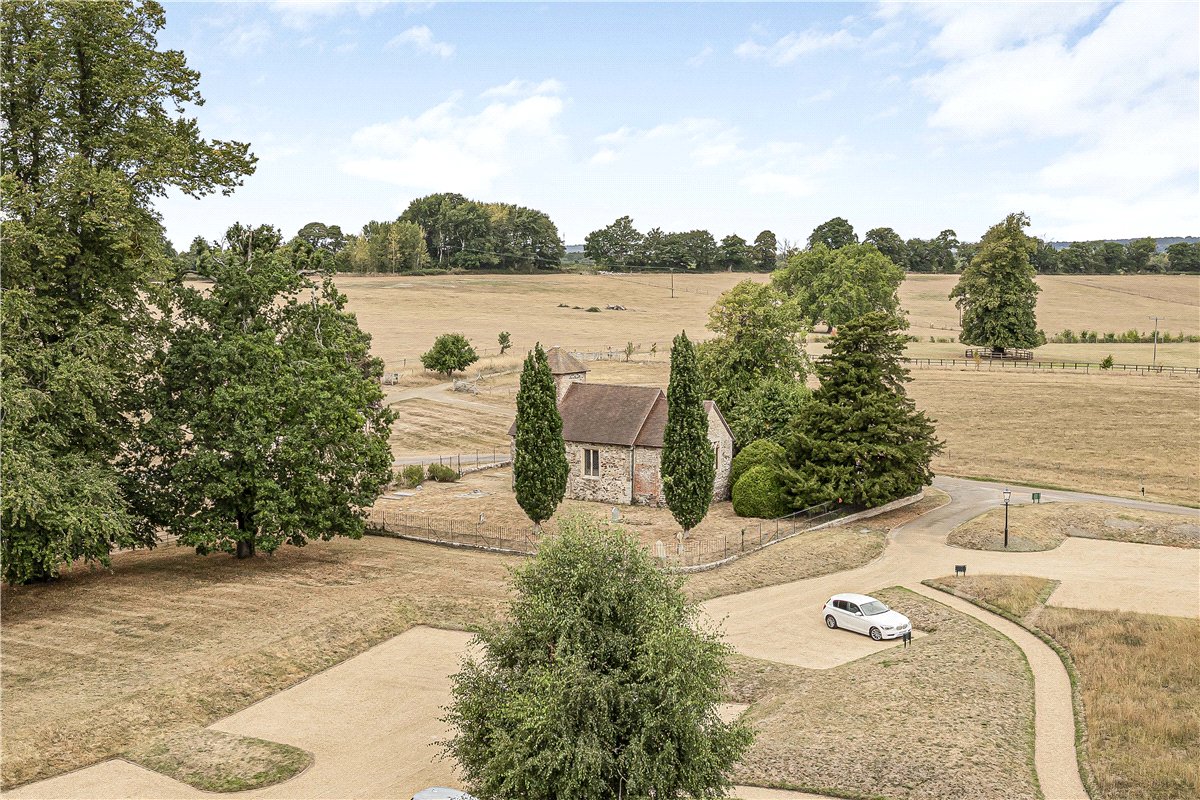 3 bedroom flat, Burton Park, Duncton GU28 - Available