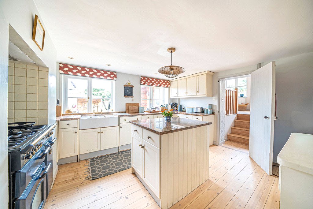 5 bedroom house, Hurstbourne Priors, Whitchurch RG28 - Available