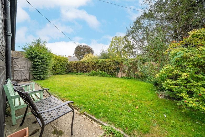 3 bedroom bungalow, Paddock Field, Chilbolton SO20 - Available