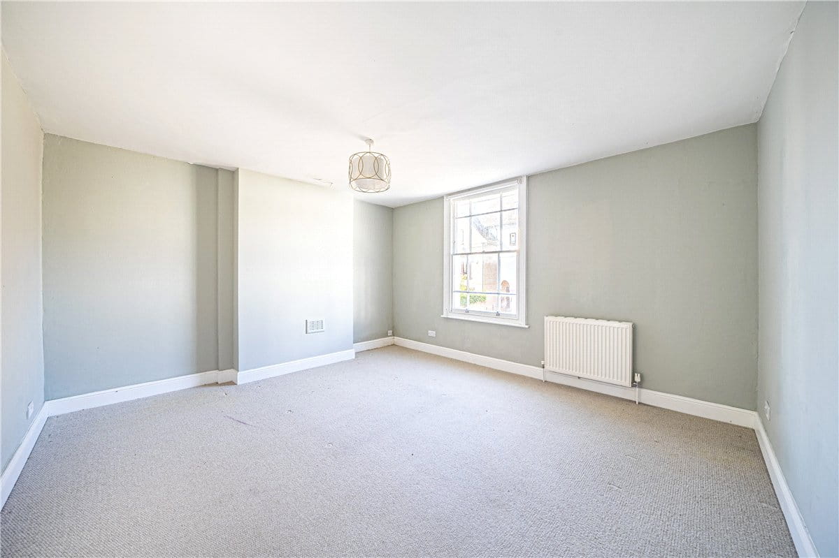 3 bedroom flat, Hyde Street, Winchester SO23 - Available