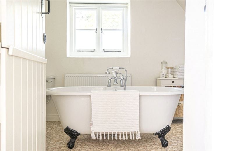 2 bedroom cottage, Kilmeston, Alresford SO24 - Sold STC