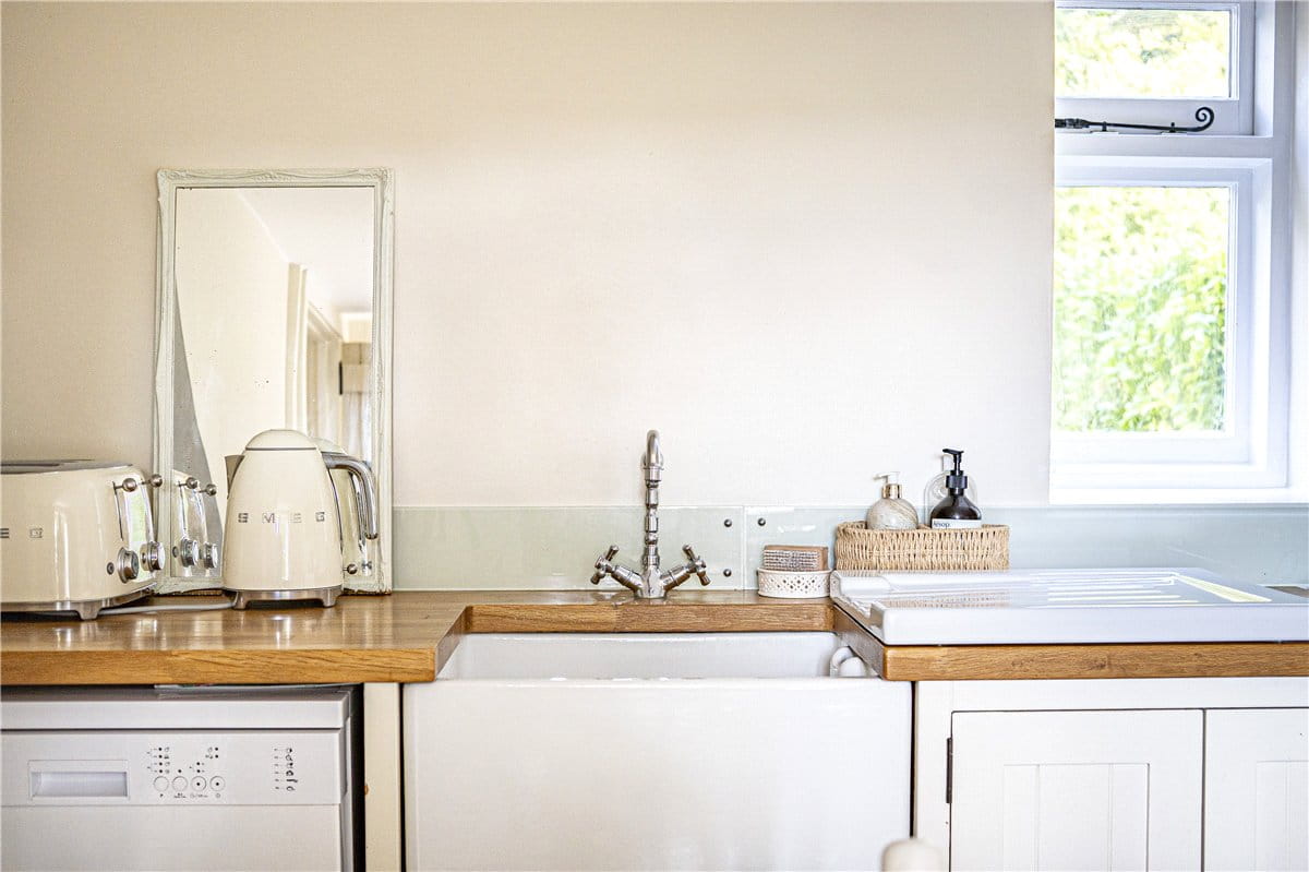 2 bedroom cottage, Kilmeston, Alresford SO24 - Sold STC