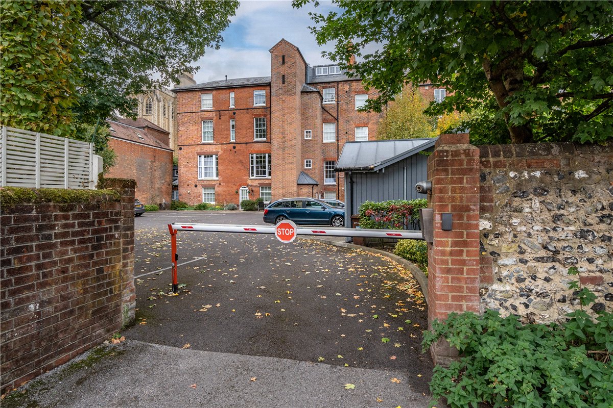 1 bedroom flat, St. Peter Street, Winchester SO23 - Available