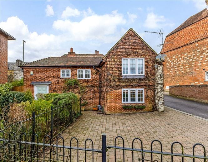 3 bedroom house, St. Cross Road, Winchester SO23 - Available