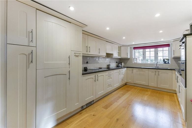 3 bedroom house, St. Cross Road, Winchester SO23 - Available
