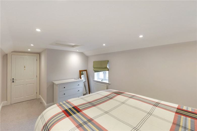 3 bedroom house, St. Cross Road, Winchester SO23 - Available