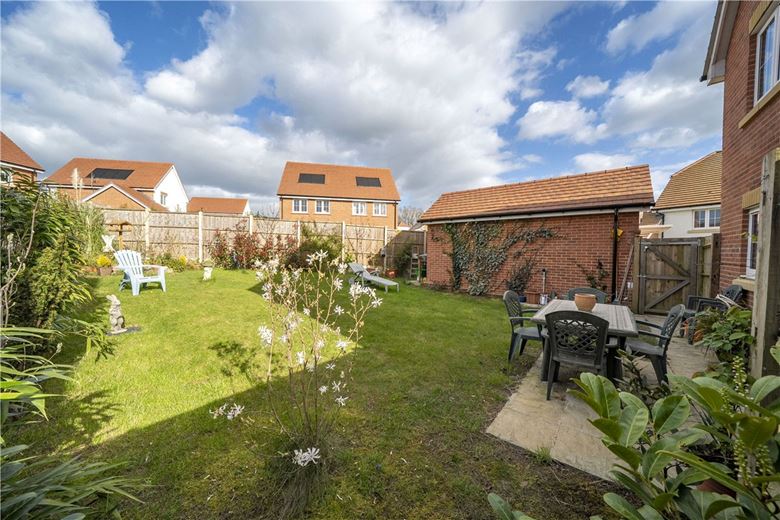 3 bedroom house, Field Close, Bishops Waltham SO32 - Available