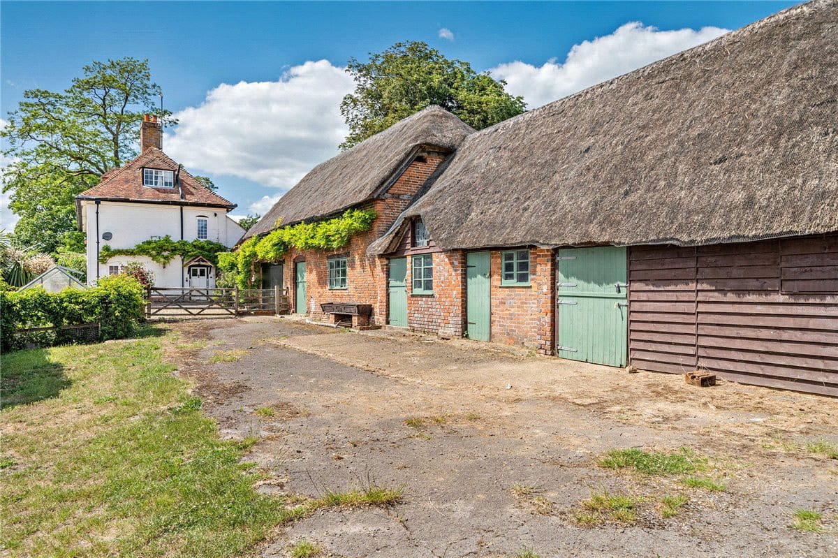 100 acres House, Leckhampstead, Newbury RG20 - Sold STC