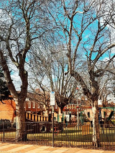 4 bedroom house, London Square Wandsworth Common, Springfield Drive SW17 - Available